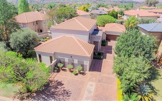 5 Bedroom House in Centurion Golf Estate