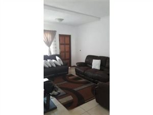 2 Bed Townhouse in Robertsham