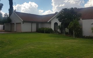5 Bedroom House in Schweizer Reyneke