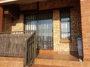 2 Bed Apartment in Weltevreden Park