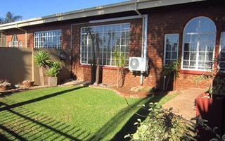 3 Bedroom Townhouse in Elarduspark