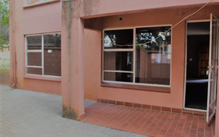 2 Bedroom Flat in Geelhoutpark