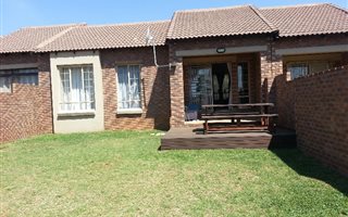2 Bedroom Simplex in Mooikloof Ridge
