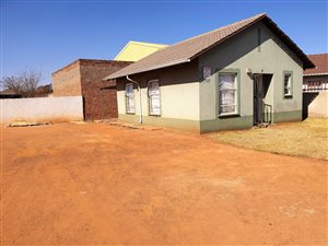 2 Bed House in Aureus