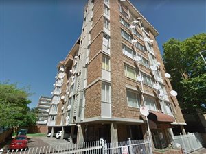 Bachelor apartment in Sunnyside