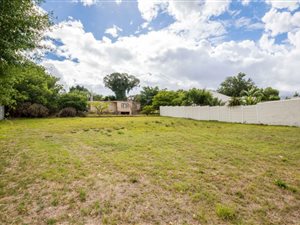 901 m² Land available in Helena Heights