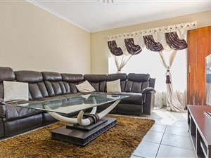 3 Bed Apartment in Helderwyk Estate