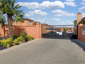 3 Bed Apartment in Helderwyk Estate