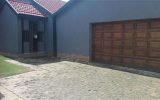 3 Bedroom House in Falcon Ridge