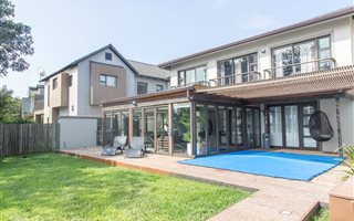 4 Bedroom House in Meerensee