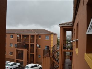 2 Bed Apartment in Paarl Central East