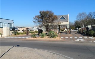825 m² Land available in Glen Lauriston
