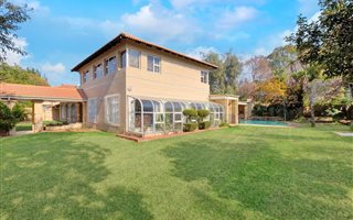 5 Bedroom House in Hurlingham Manor