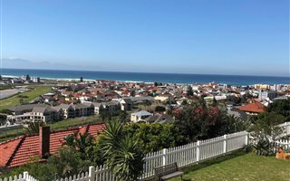 3 Bedroom Apartment in Muizenberg