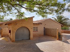2 Bed Townhouse in Roosheuwel