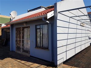 4 Bed House in Newlands West