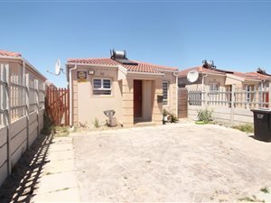 2 Bed House in Kalkfontein