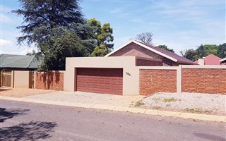 3 Bedroom House in Magalieskruin