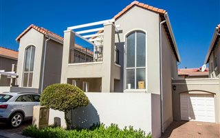 2 Bedroom Townhouse in Eagle Canyon Golf Estate