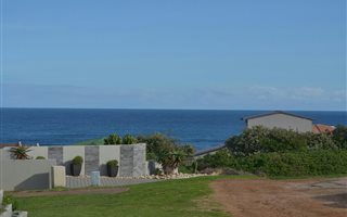 948 m² Land available in Cape St Francis