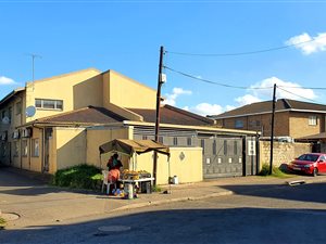 19 Bed House in Clairwood