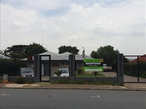 200 m² Commercial space in Dunvegan