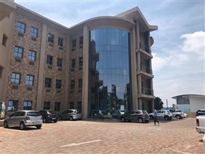 310 m² Commercial space in Bruma