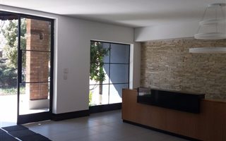 2000 m² Commercial space in Robertsham