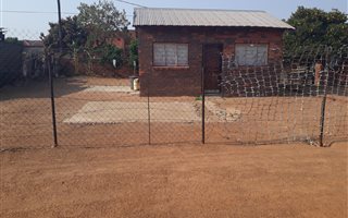 300 m² Land available in Lethlabile