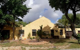 4 Bedroom House in St Dumas