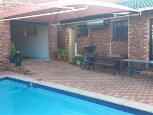 4 Bed House in Bergsig