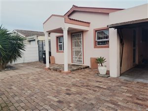 3 Bed House in Pelikan Park