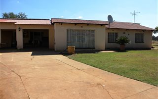 2.1 ha Farm in Rosashof