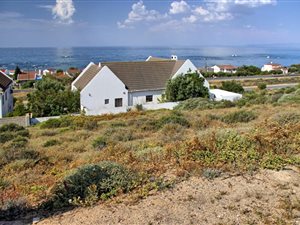 711 m² Land available in Britannica Heights