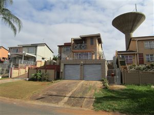 3 Bed House in Lotus Park