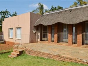 3 Bed House in Rooihuiskraal