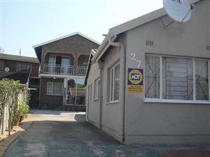 8 Bed House in Chatsworth Central