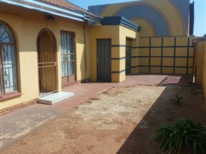 2 Bed House in Dobsonville