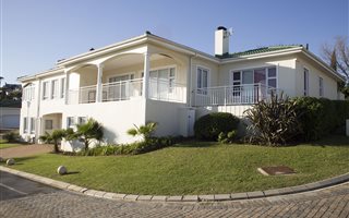 4 Bedroom House in Somerset West Central