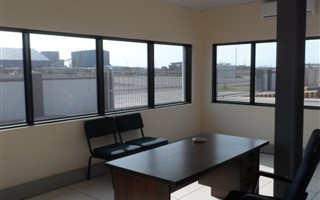 8368 m² Office Space in Alton