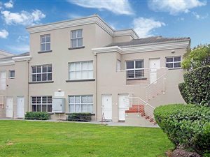1 Bed Apartment in Bloubergstrand