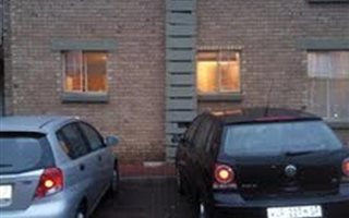 2 Bedroom Simplex in Die Hoewes