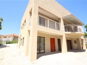 3 Bed Townhouse in Signal Hill