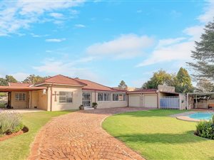4 Bed House in Daggafontein