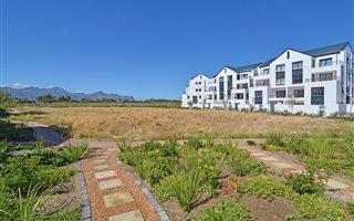 3 Bedroom Townhouse in Somerset West Central