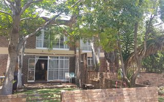 2 Bedroom Duplex in Clubview