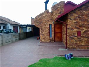 3 Bed House in Etwatwa