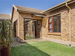 3 Bed Townhouse in Bartlett