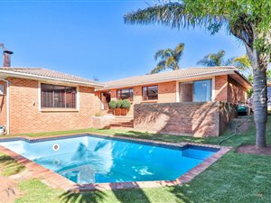 4 Bed House in Protea Valley