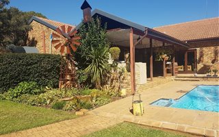 4 Bedroom House in Shere